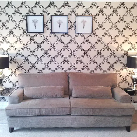Harlow House Apartment *