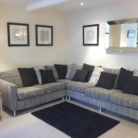Harlow House Apartment